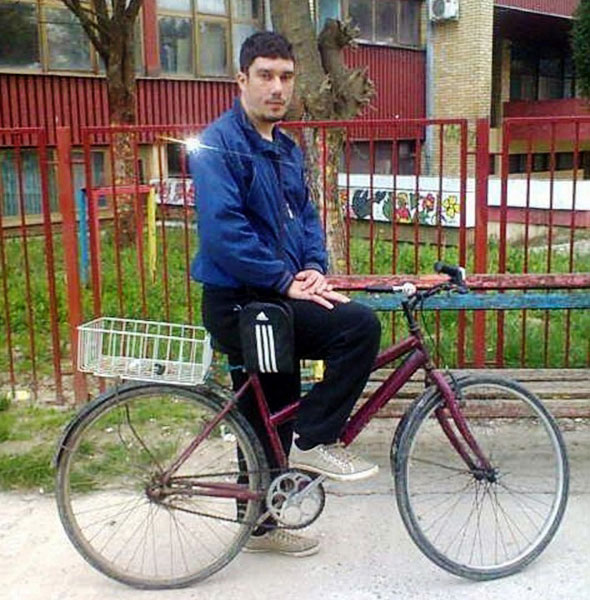 Достављач Микан не зна за кијамет